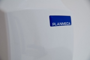 Rentgenové vyšetření dutiny ústní provádíme RTG přístrojem Planmeca
